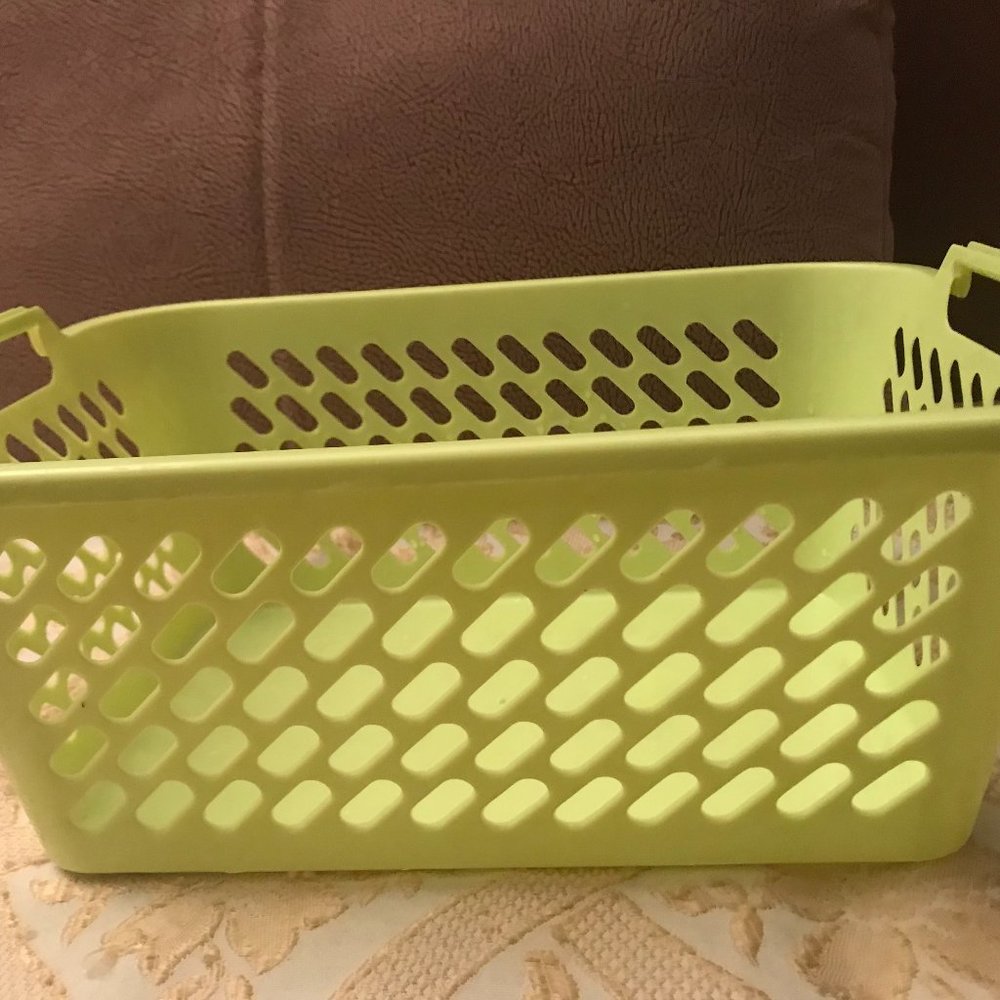 Plastic Shelf Organizer with Handles, green/yellow